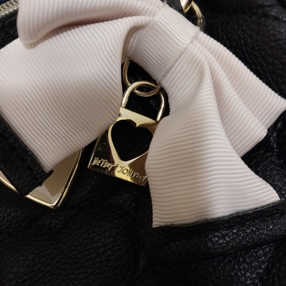 BETSEY JOHNSON QUILTED HEART VEGAN LEATHER MINI HANDBAG - Picture 10 of 10